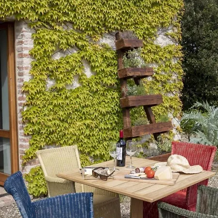 Sleeps 6 Pool Air Con Wifi *
