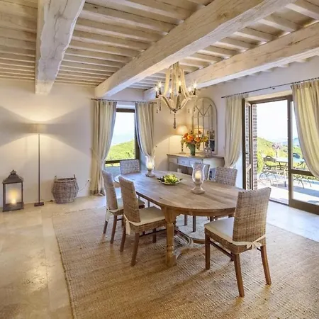 Sleeps 6 Pool Air Con Wifi Antognola