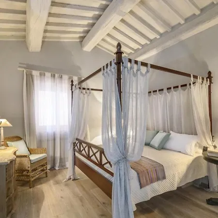 Sleeps 6 Pool Air Con Wifi