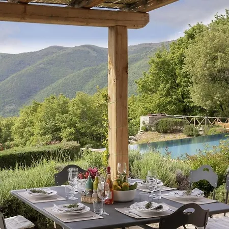 Sleeps 6 Pool Air Con Wifi