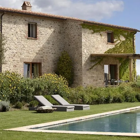 Villa Sleeps 6 Pool Air Con Wifi *